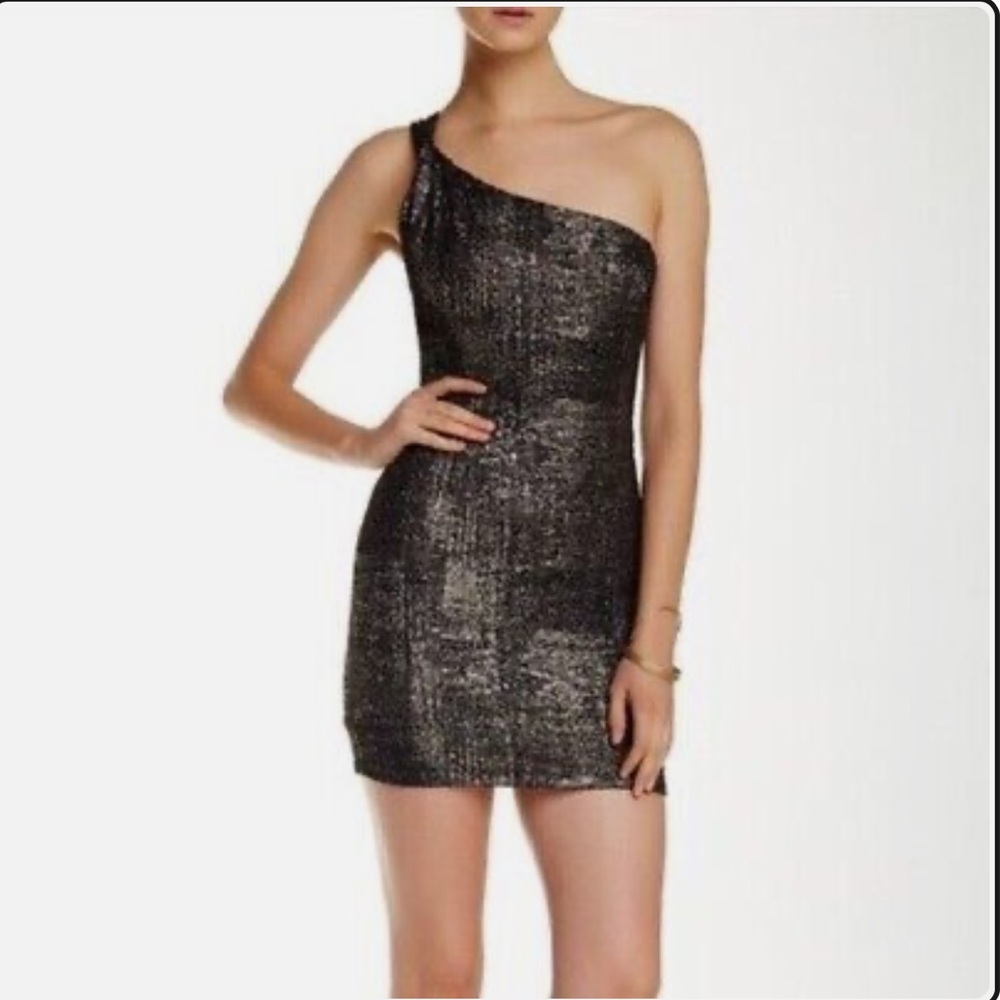 Astr | One Shoulder Gold Black Texture Dress